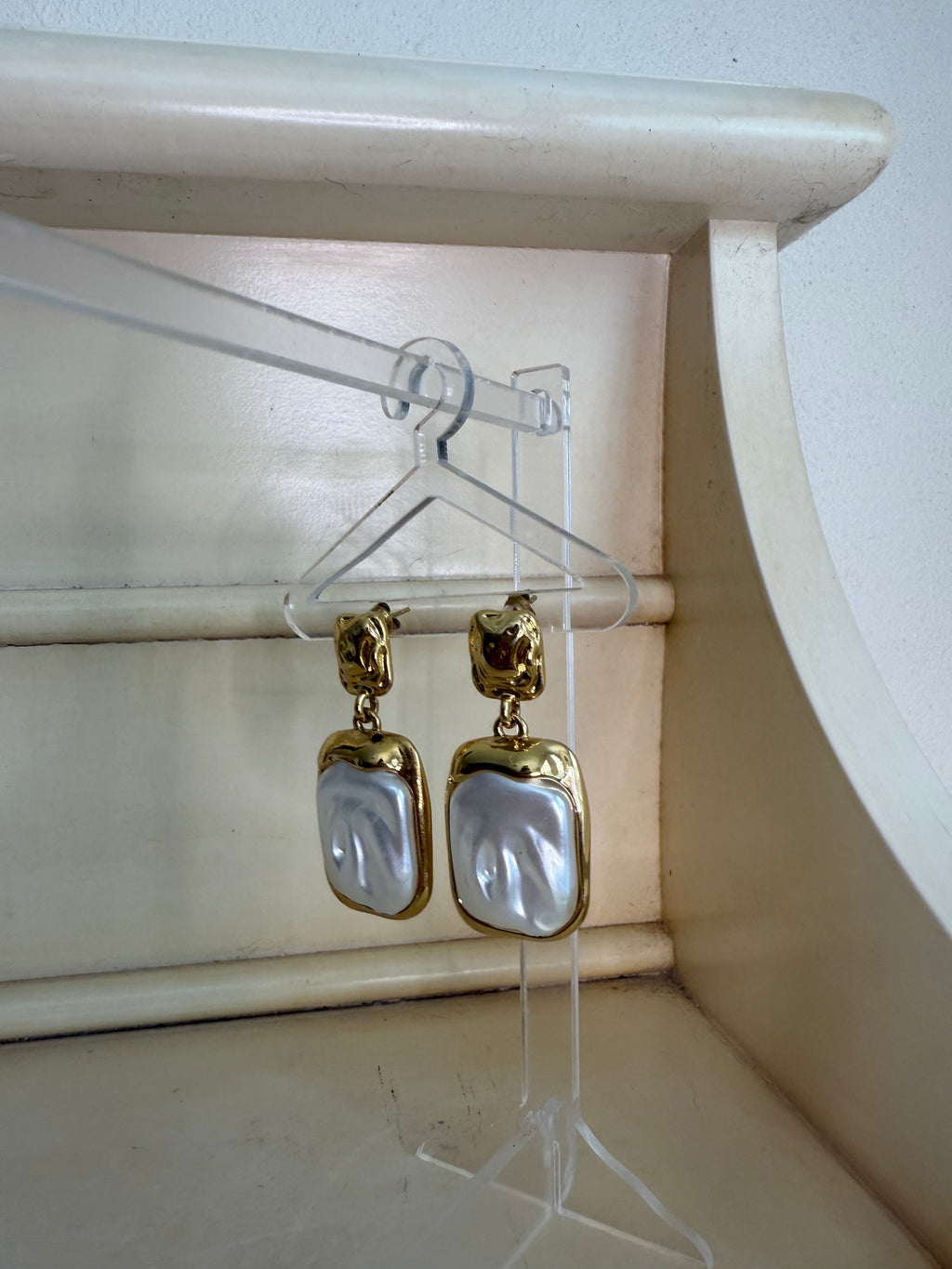 Clam earrings