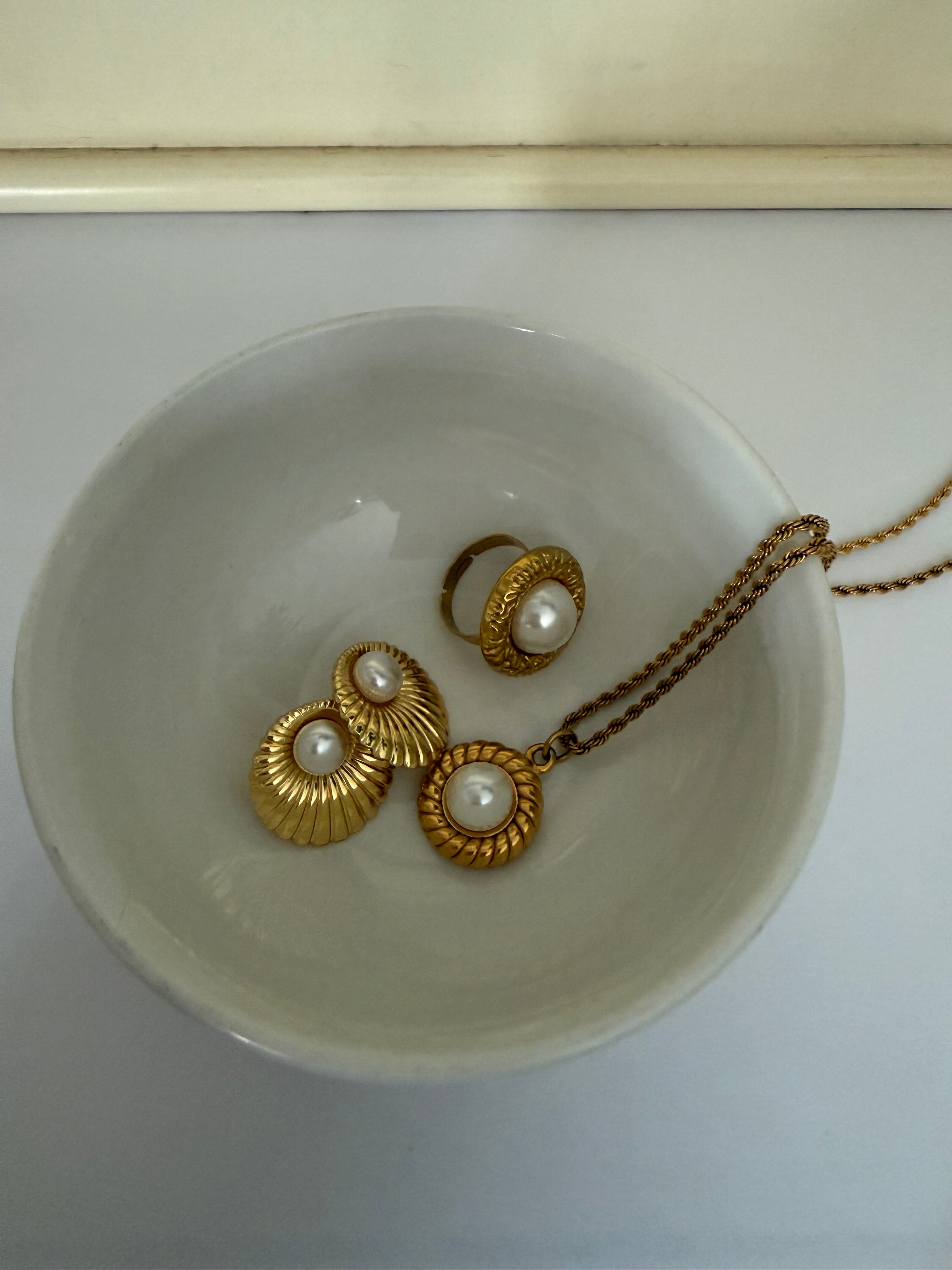 Clam ring