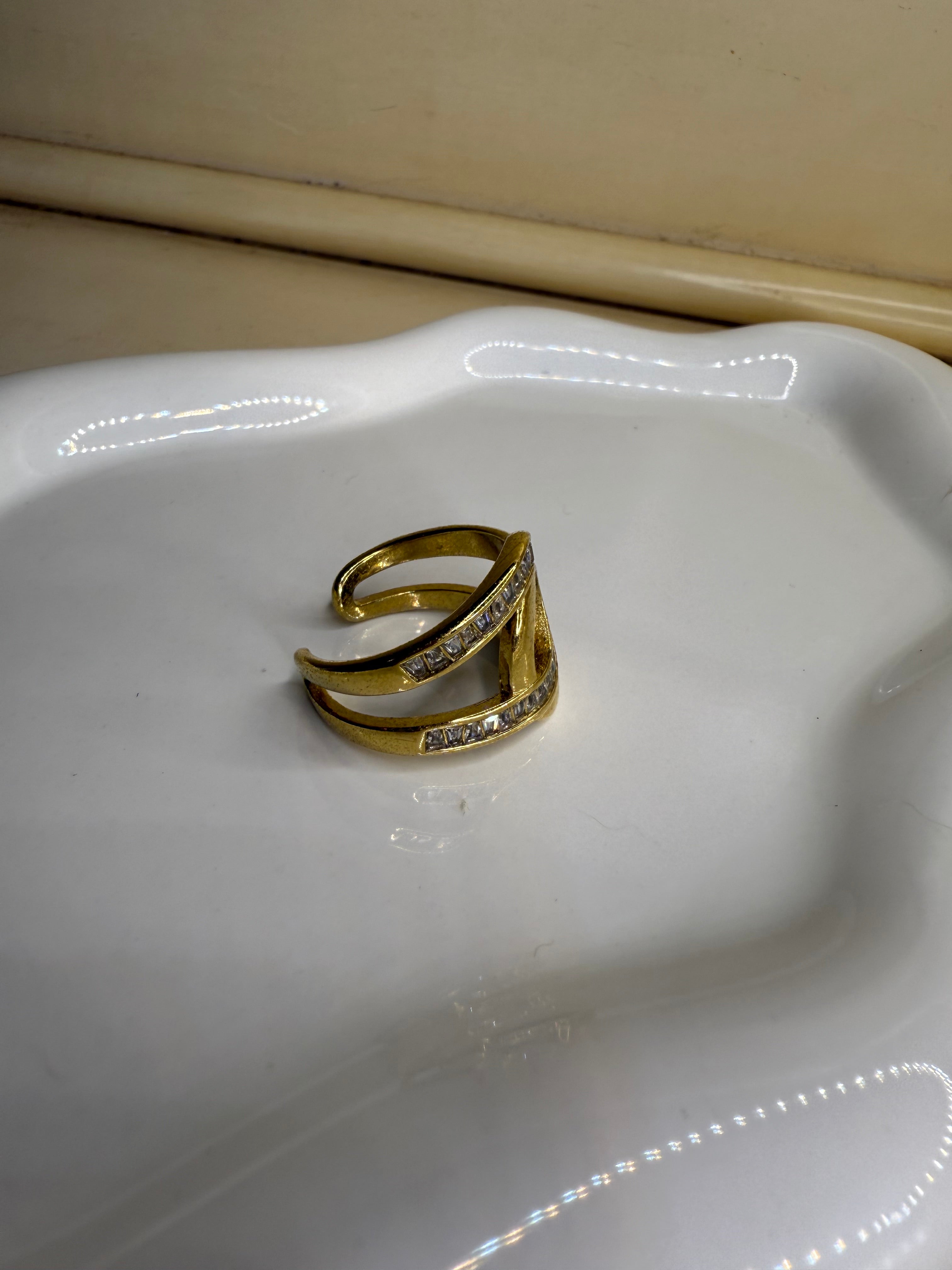 Sapphi ring